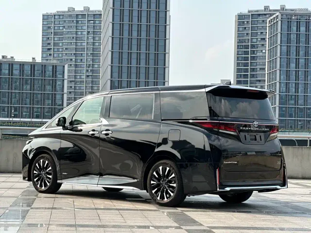 Toyota Vellfire — Фото автомобиля 10