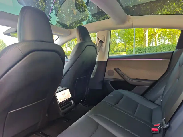 Tesla Model 3 — Фото автомобиля 5