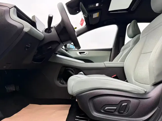 Roewe D6 — Фото автомобиля 13