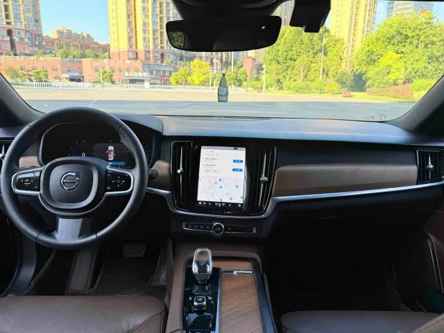 Volvo S90 — Фото автомобиля 5