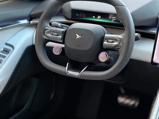 Xpeng P7 — Фото автомобиля 5