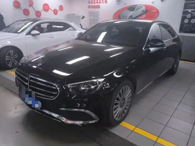 Фотография автомобиля — Mercedes-Benz E-Class
