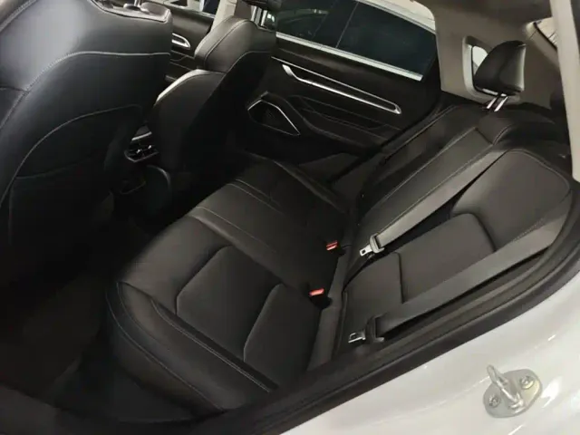 Geely Emgrand — Фото автомобиля 16