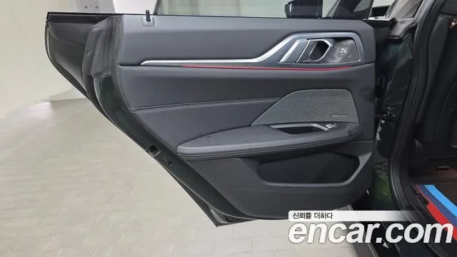 BMW i4 — Фото автомобиля 14