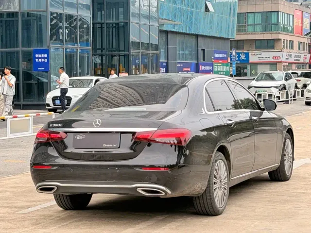 Mercedes-Benz Mercedes-Benz E-Class 2022 E 300 L Fashion — Фото автомобиля 11
