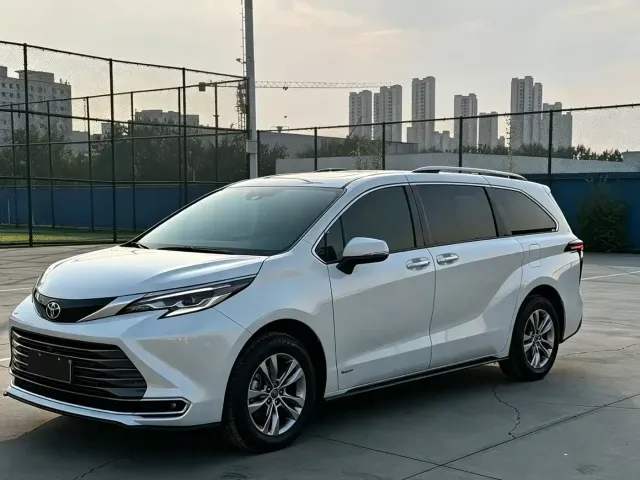 Фотография автомобиля — Toyota Sienna
