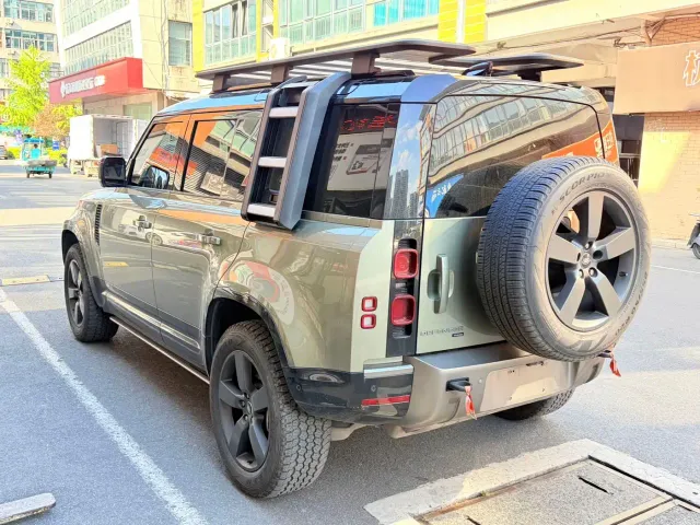 Land Rover Defender — Фото автомобиля 7