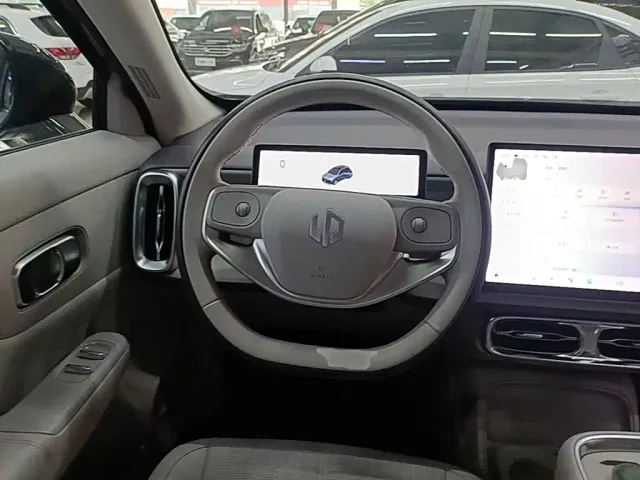 Leapmotor B10 — Фото автомобиля 10