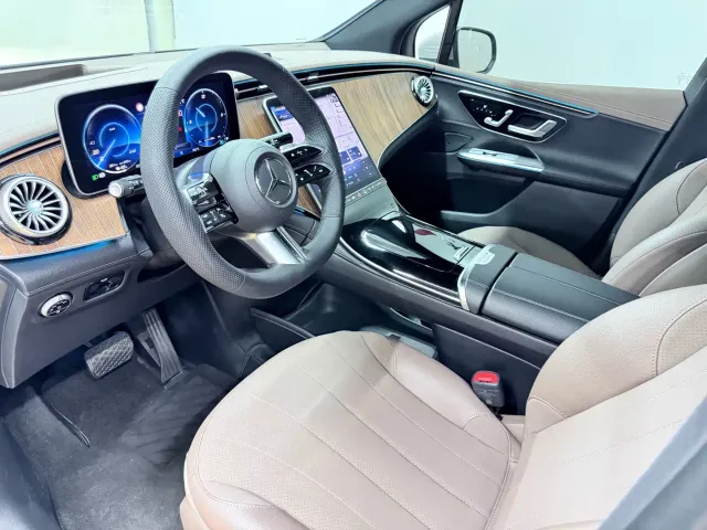 Mercedes-Benz EQE SUV — Фото автомобиля 18