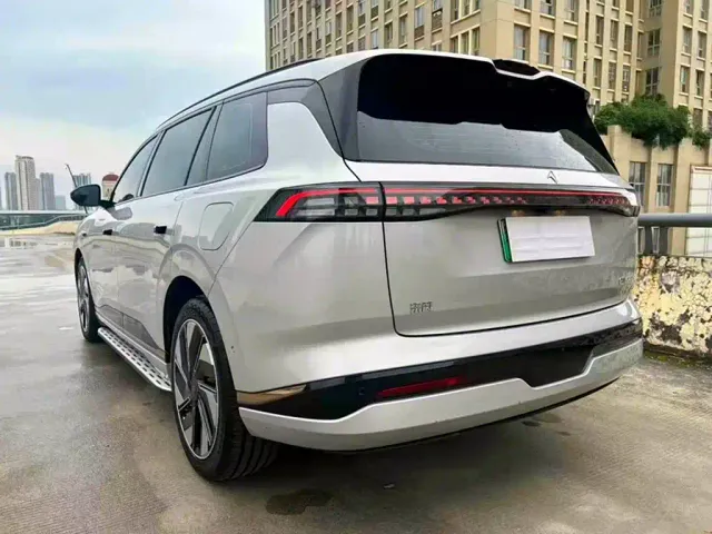 Dongfeng Yipai eπ008 2024 210Max Range Extender 6-Seater — Фото автомобиля 4