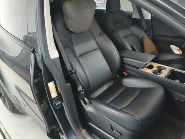 Tesla Model Y — Фото автомобиля 24