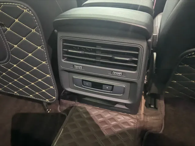 Audi Q7 — Фото автомобиля 10