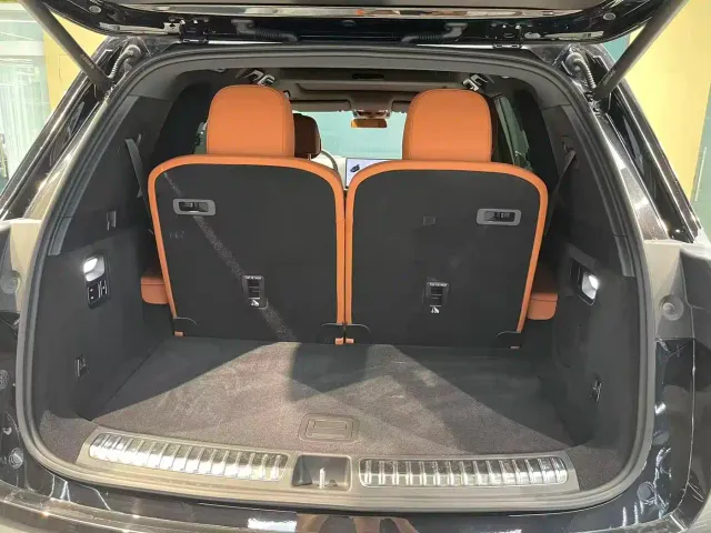 Li Auto L8 — Фото автомобиля 6