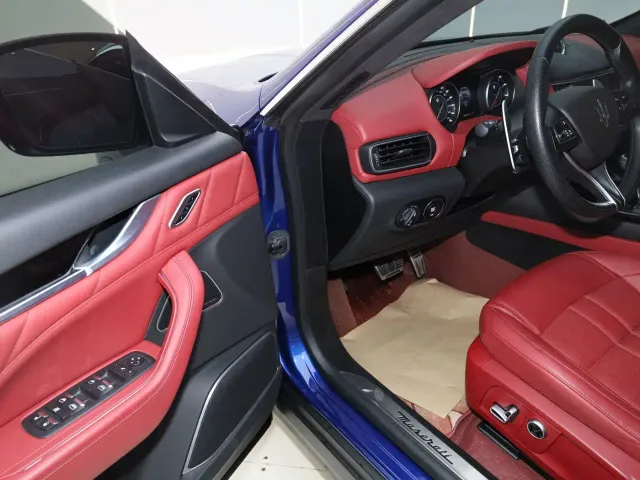 Maserati Levante — Фото автомобиля 11