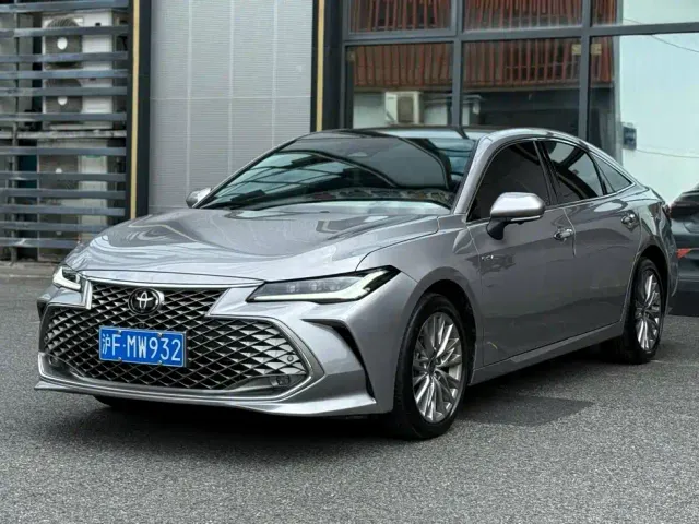 Toyota Avalon — Фото автомобиля 2