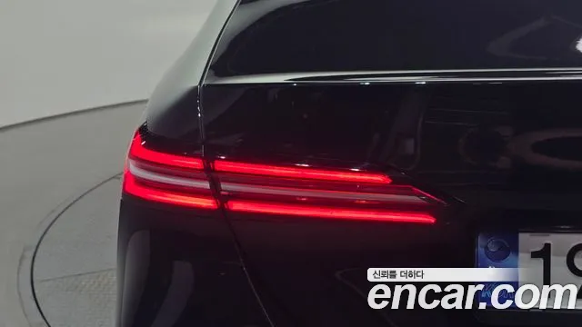 BMW 5-Series — Фото автомобиля 23