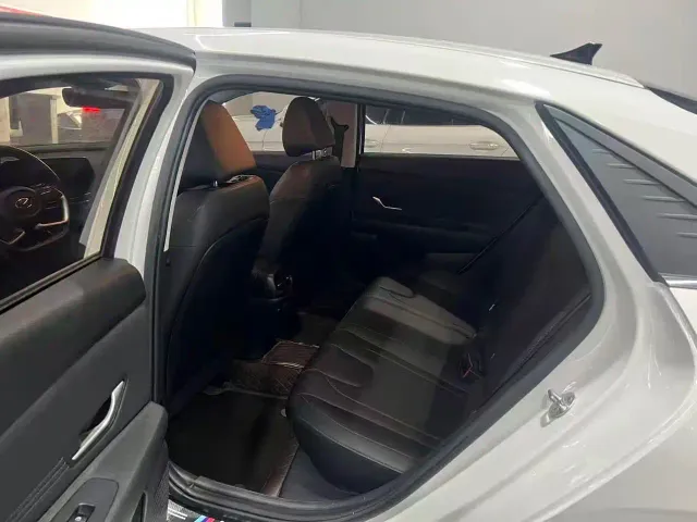 Hyundai Elantra — Фото автомобиля 6