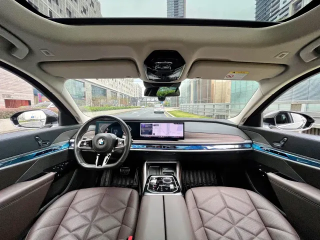 BMW 7 Series — Фото автомобиля 11