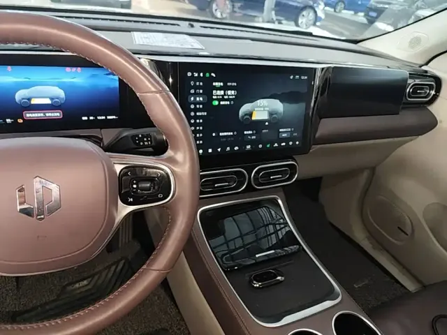 Leapmotor C11 — Фото автомобиля 9