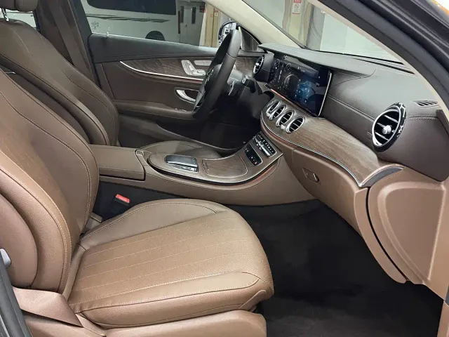 Mercedes-Benz E-Class — Фото автомобиля 9