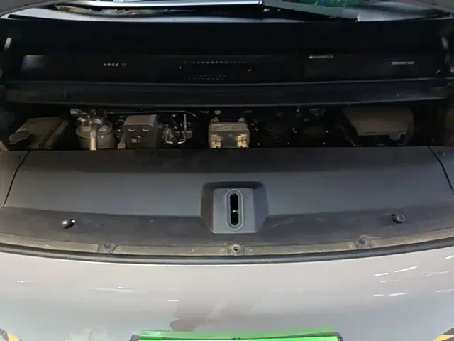 Li Auto MEGA — Фото автомобиля 19