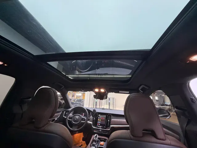 Volvo S90 — Фото автомобиля 16