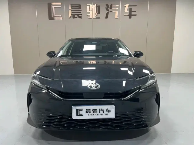 Toyota Camry — Фото автомобиля 2