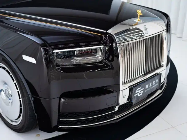 Rolls-Royce Phantom — Фото автомобиля 23