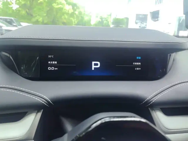 Xiaomi SU7 — Фото автомобиля 12