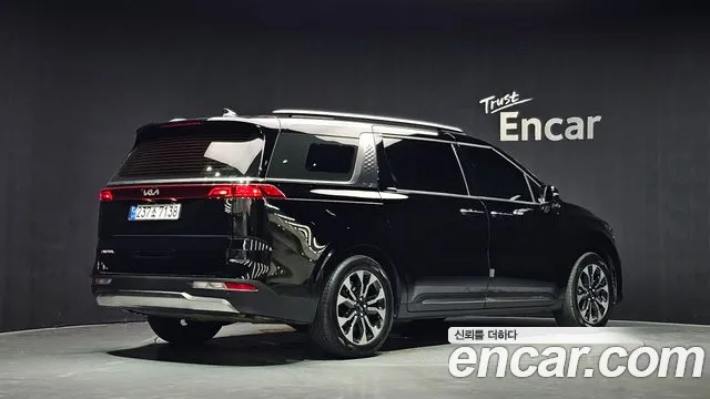 Kia Carnival Generation 4 — Фото автомобиля 2