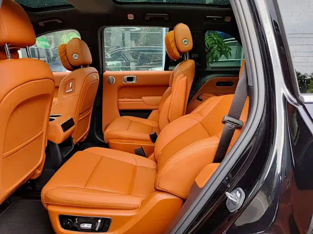 Li Auto L8 — Фото автомобиля 8