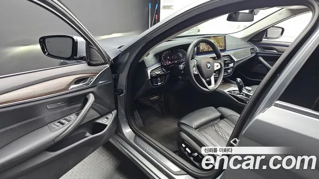 BMW 5-Series 5 серия (G30) 530i xDrive Luxury — Фото автомобиля 3