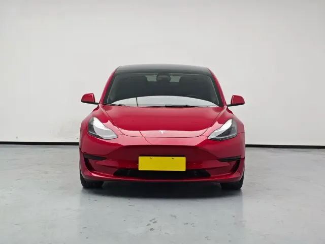 Tesla Model 3 — Фото автомобиля 2