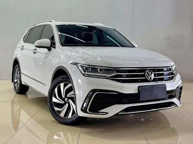 Volkswagen Tiguan L — Фото автомобиля 3