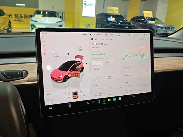 Tesla Model 3 — Фото автомобиля 12