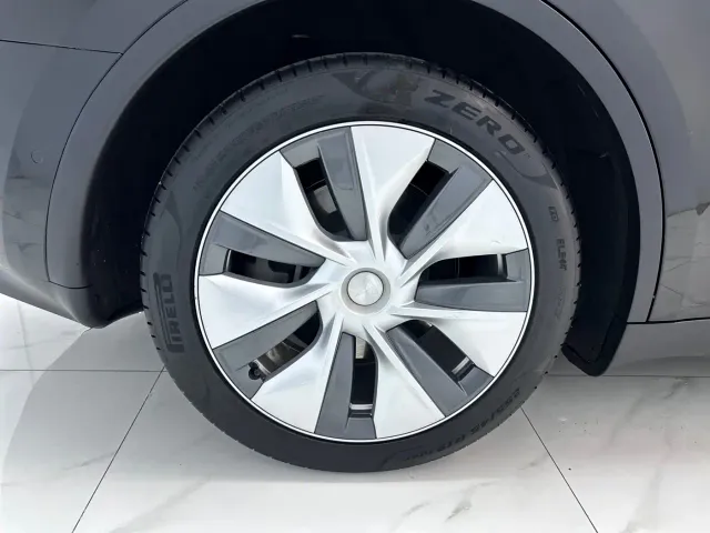 Tesla Model Y — Фото автомобиля 24