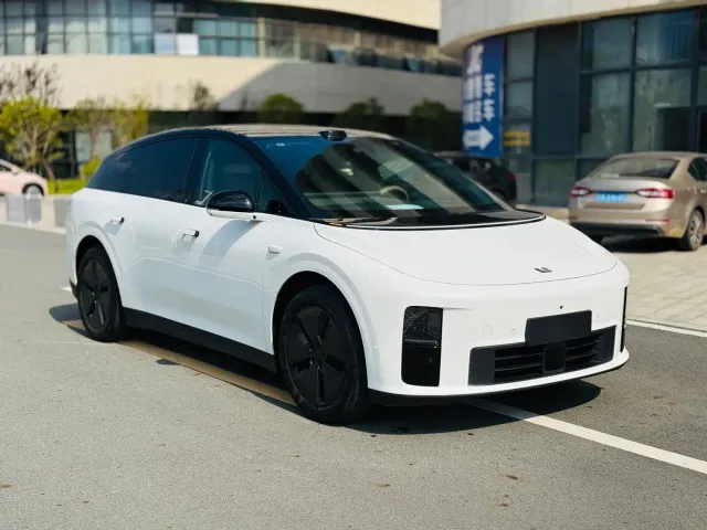 Li Auto i6 — Фото автомобиля 3