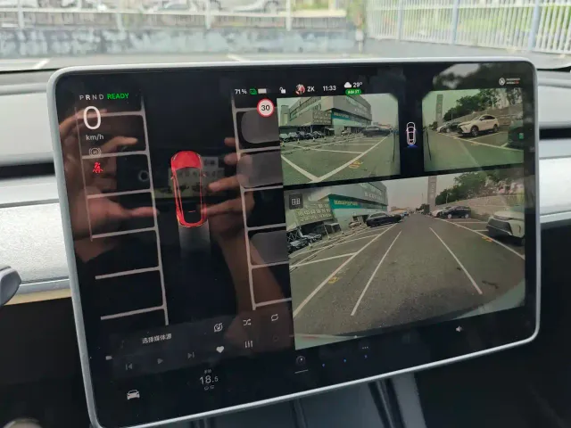 Tesla Model Y — Фото автомобиля 18
