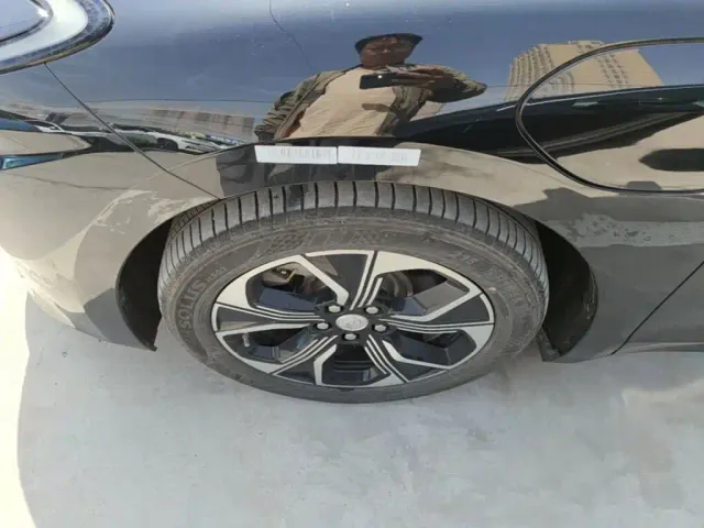 Hongqi E-QM5 — Фото автомобиля 22