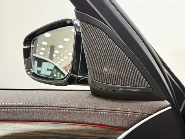 BMW 5 Series — Фото автомобиля 12