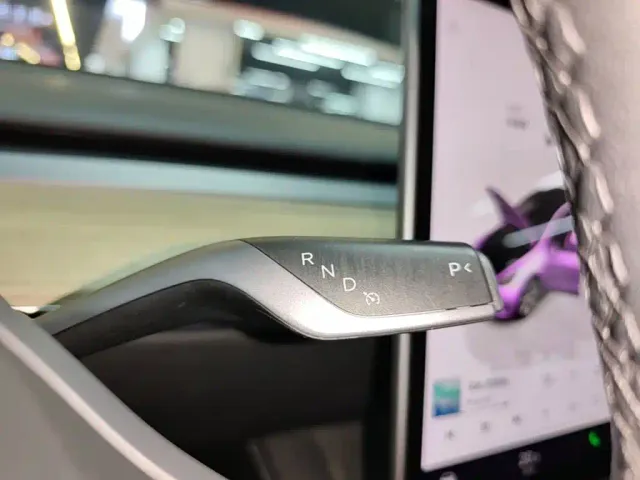 Tesla Model Y — Фото автомобиля 13
