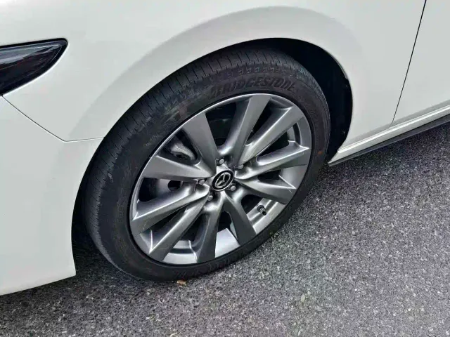 Mazda Axela — Фото автомобиля 17