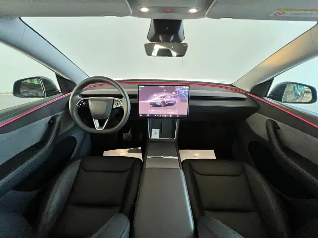 Tesla Model Y — Фото автомобиля 23