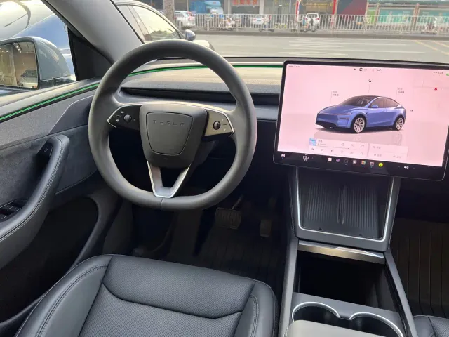 Tesla Model Y — Фото автомобиля 24