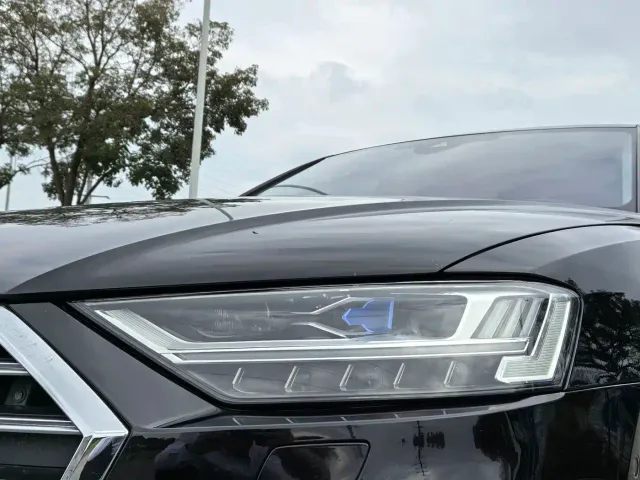Audi A8 — Фото автомобиля 4