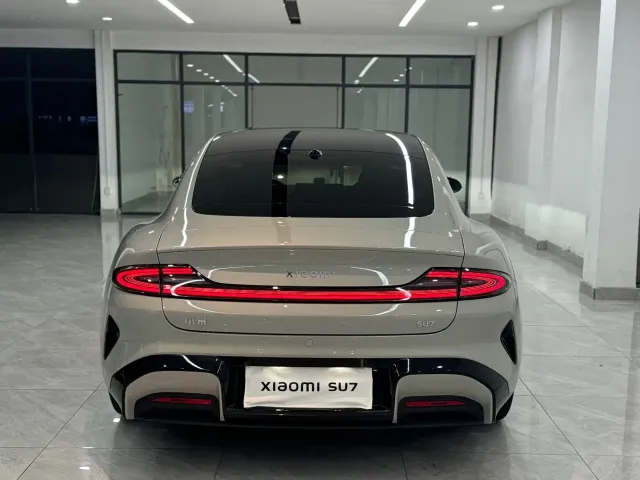 Xiaomi SU7 — Фото автомобиля 19