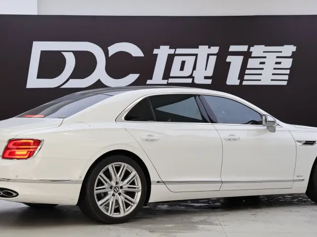 Bentley Flying Spur — Фото автомобиля 7