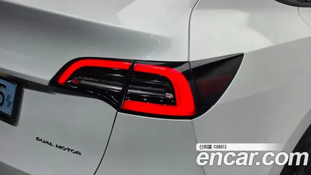 Tesla Model Y — Фото автомобиля 8