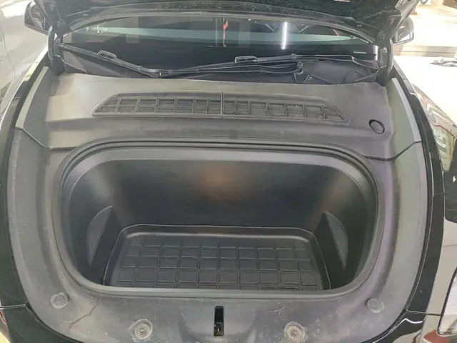 Tesla Model Y — Фото автомобиля 19