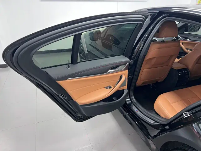 BMW 5 Series — Фото автомобиля 15